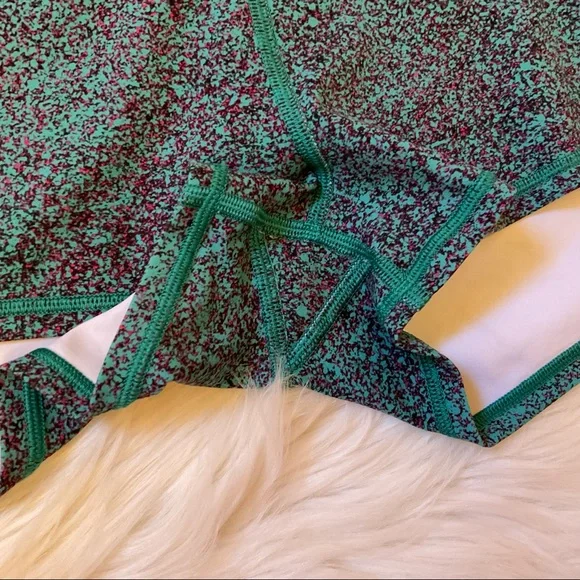 Lululemon In Movement Shorts - Size 12 - Everlux - Ditzy Spritz / Teal Media - Picture 5 of 11